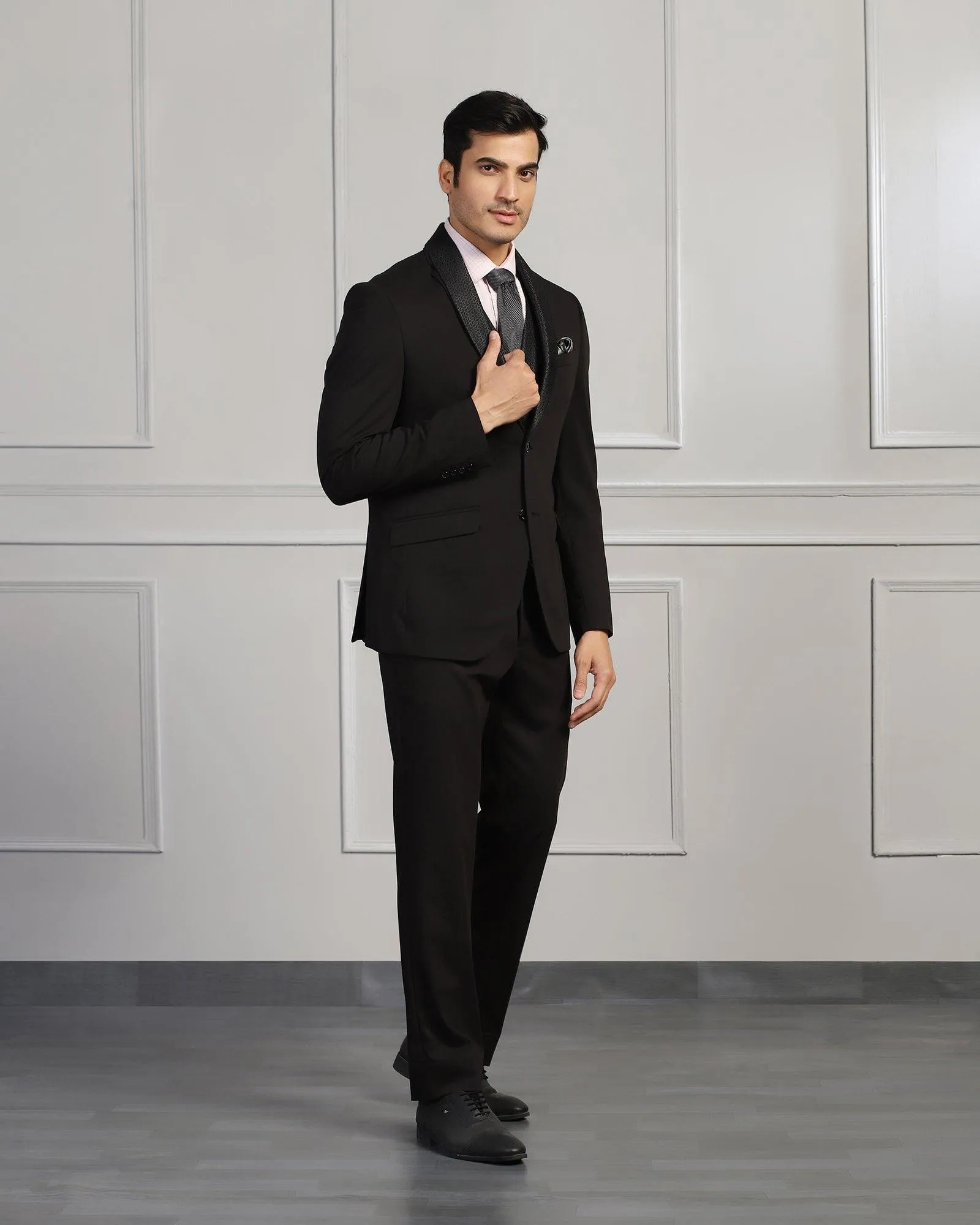 Multitude 6X Black Solid Formal Suit - Nova